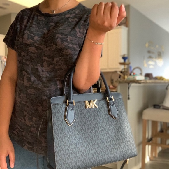 New🦋 Mk large MOTT satchel & wallet navy - Picture 12 of 16